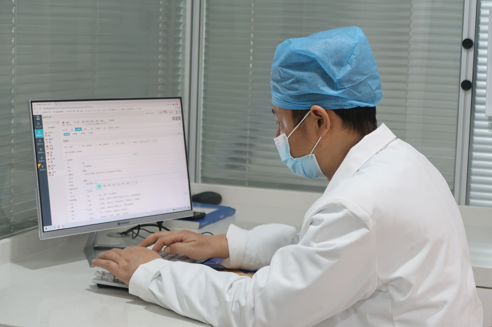維港口腔正畸專家餘志清醫師為何受到眾多患者喜愛？