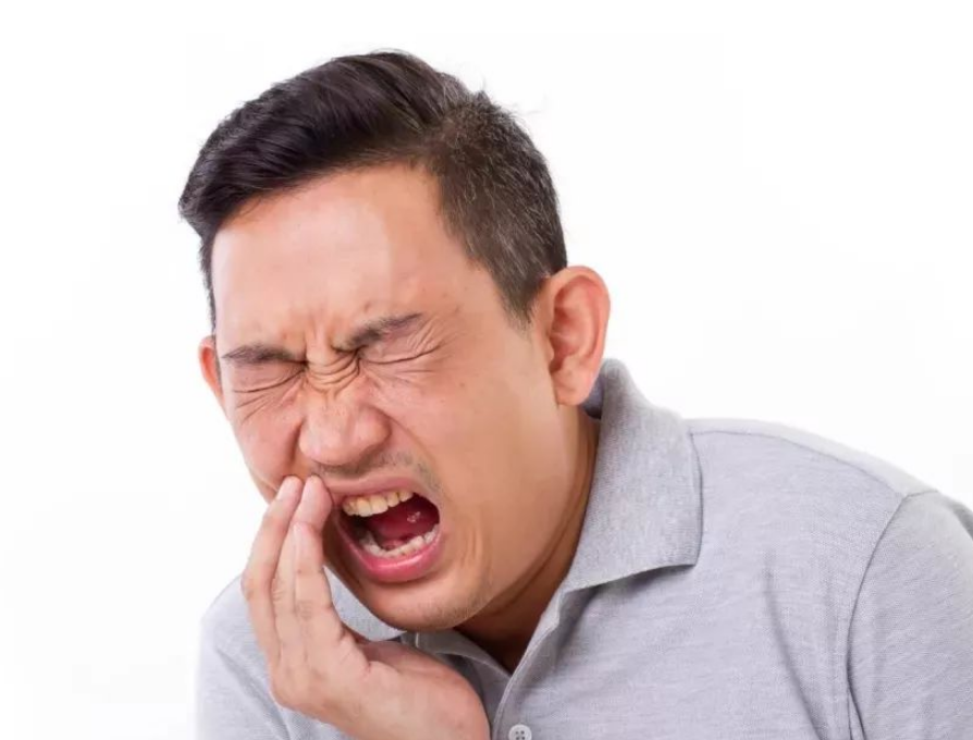 深圳種牙診所，老掉牙是自然規律嗎？什麽原因？