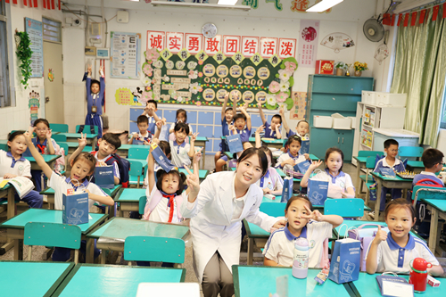 維港口腔進校園宣講口腔健康，公益科普生動有趣